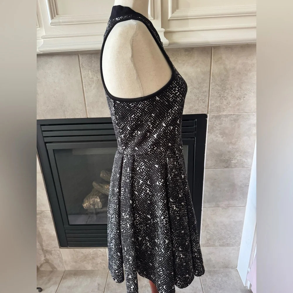 Romeo Juliet Couture Dress, Fit Flare Sleeveless, Black White Print Small - Picture 5 of 10
